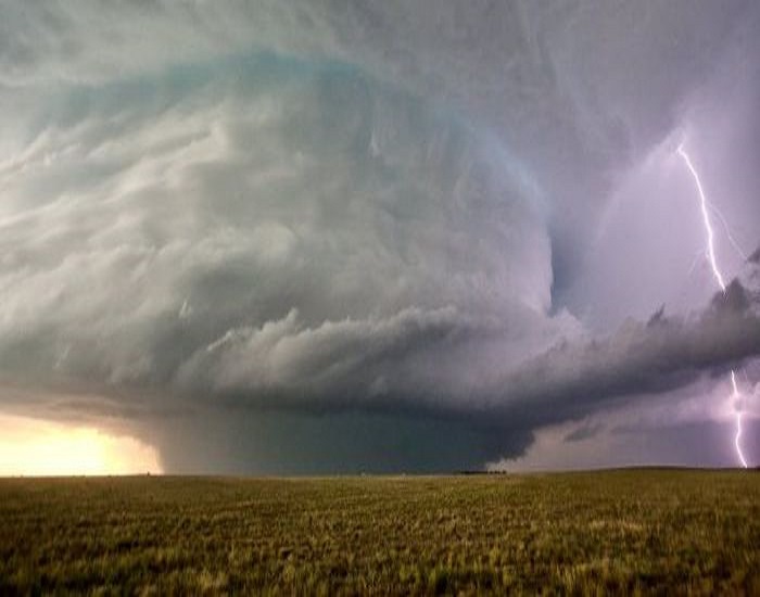 आँधीको कारण चीनको हेनानमा आठ जनाको मृत्यु