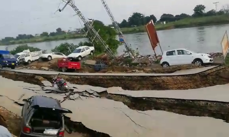 कश्मीरमा भूकम्प मृत्यु हुनेकाे संख्या २२ पुग्यो, ३ सय बढी घाइते