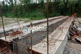 ठेकदारको लापरवाहीका कारण बन्न सकेन पुल