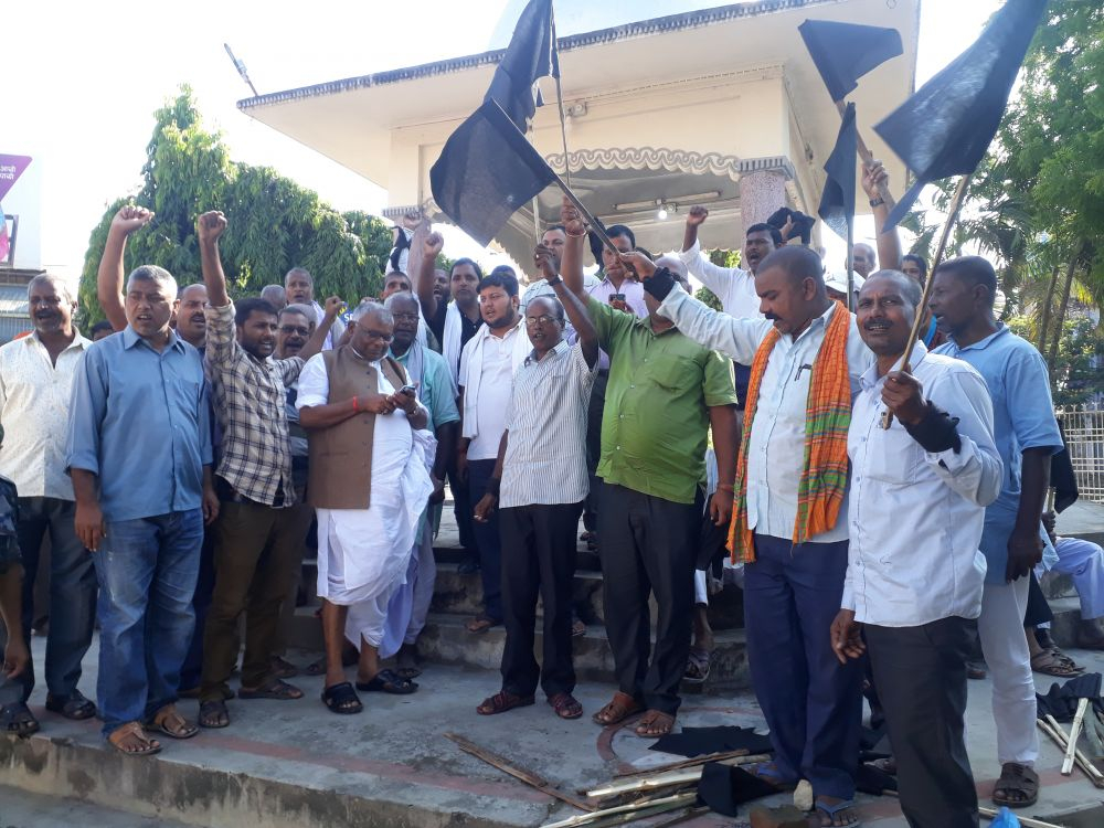 प्रदेशमन्त्री संविधान विरुद्धको प्रदर्शनमा