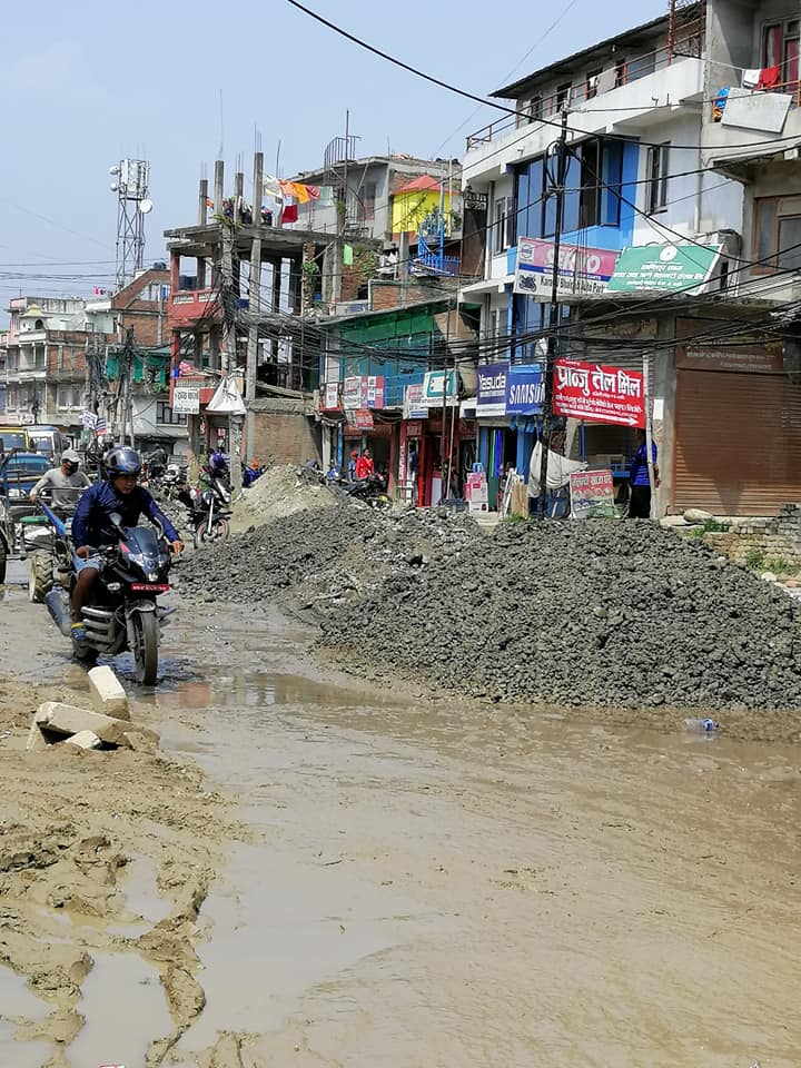 सडक बनाउन माग गर्दै साँखुमा फेरी चक्काजाम