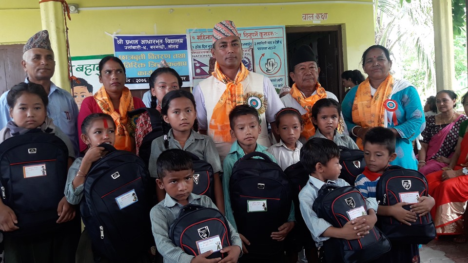 आफुले कमाएको रकम, गाउँ विकास र विपन्नका छोराछोरी पढाउदैं सुन्दर