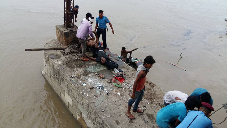 मन्त्रालयका कर्मचारीद्वारा कोशी व्यारेजबाट हामफालेर आत्महत्या