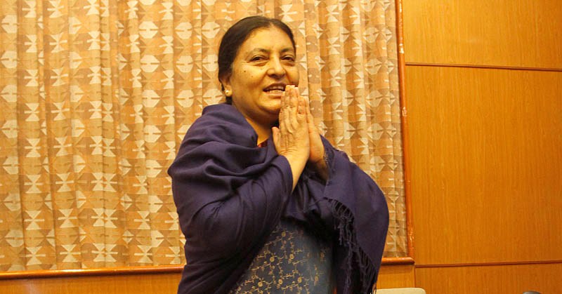 राष्ट्रपति भण्डारी हेलिकोप्टर चढेर विमानस्थल