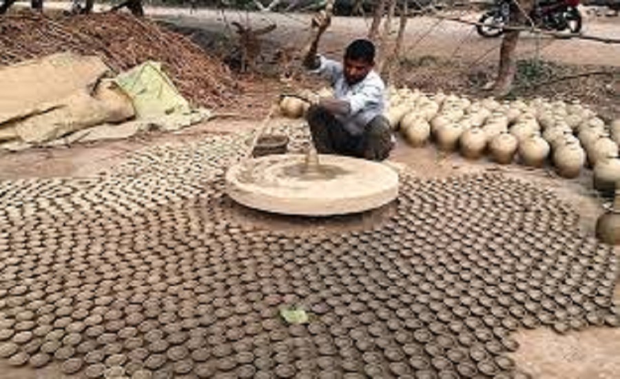 भाडा बेचेर चाडपर्वको खर्च जुटाउँदै कुमाल