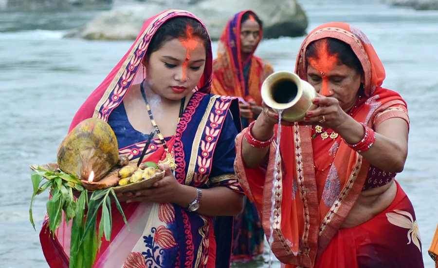 उदाउँदो सूर्यलाई अघ्र्य दिई छठपर्व सम्पन्न
