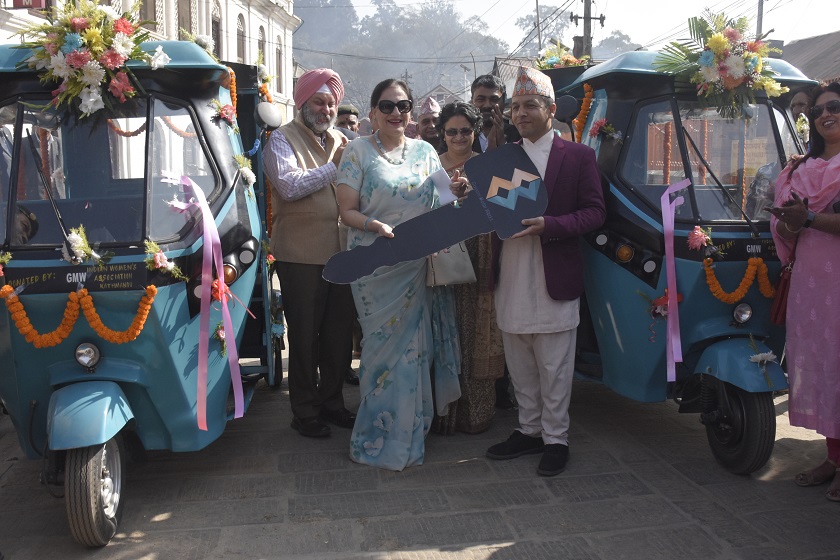 भारतीय महिला संघद्धारा पशुपति क्षेत्र विकास कोषलाई २ विद्युतीय सवारी हस्तान्तरण