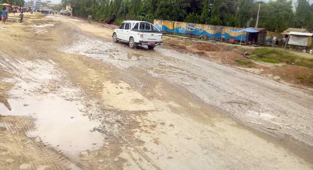 सडक निर्माण हुन लाग्दा स्थानीयवासी खुशी