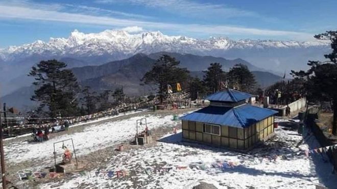 सोलुको स्याङबोचेमा हिउँचिप्लेटी, पाथिभराबाट हिमाल झलल