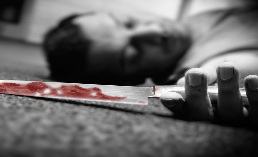 इलाममा आफ्नै घाँटी रेटेर आत्महत्या