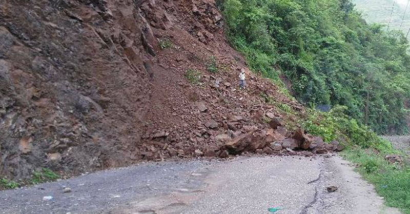 पूर्वपश्चिम राजमार्गअन्तर्गत भाषी सडकखण्ड अवरुद्ध