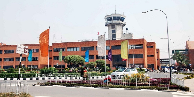 विमानस्थलमा रोकिएका खेलाडीको विरोध