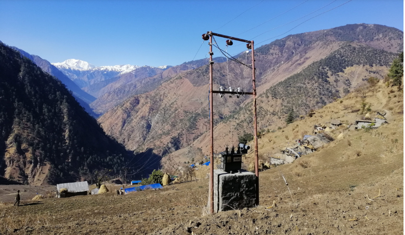 पोल गाडेको पाँच वर्ष बितिसक्दा पनि अन्धकारमा हुम्लाबासी