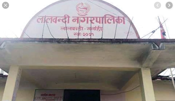 ठेकेदार फरार हुँदा नगरपालिकाको भवन निर्माण अलपत्र