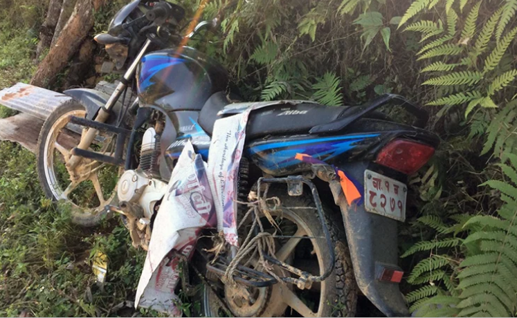 खानेपानी तथा सरसफाइ मन्त्रालयको मोटरसाइकल महिनौंदेखि झाडीमा अलपत्र