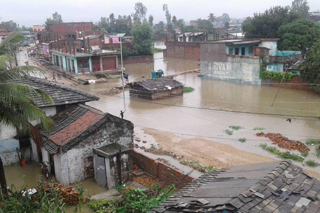 वर्षाले जलेश्वर–बर्दिबास सडकखण्ड अवरुद्ध