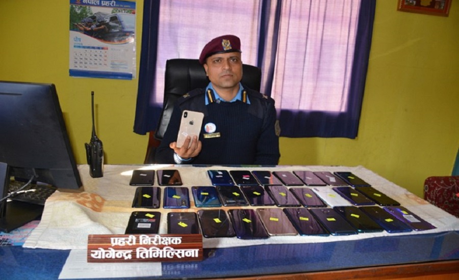 राजश्व छली गरी ल्याइएका ३० थान मोबाइल बरामद
