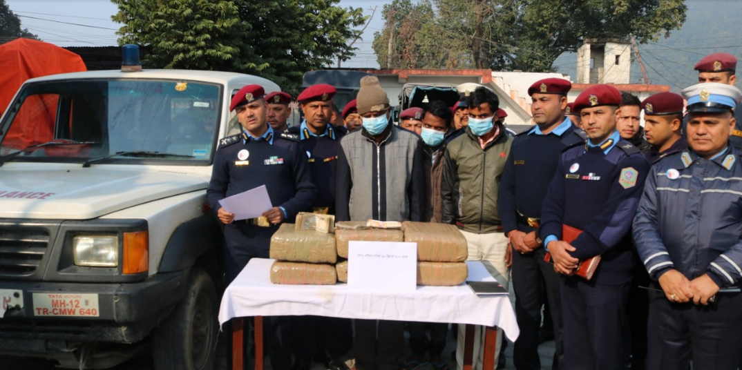 अवैध लागूऔषध गाँजा सहित तीनजना  पक्राउ