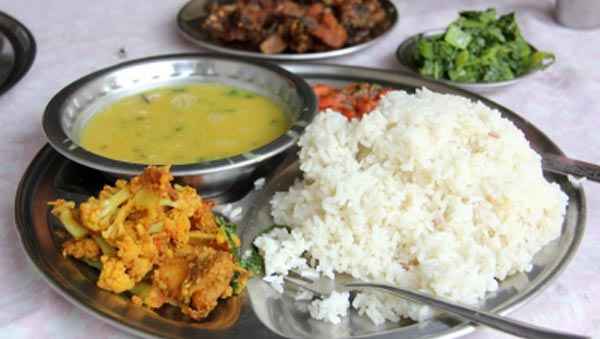 इनरुवामा निःशुल्क खाना खुवाउने अभियान शुरु