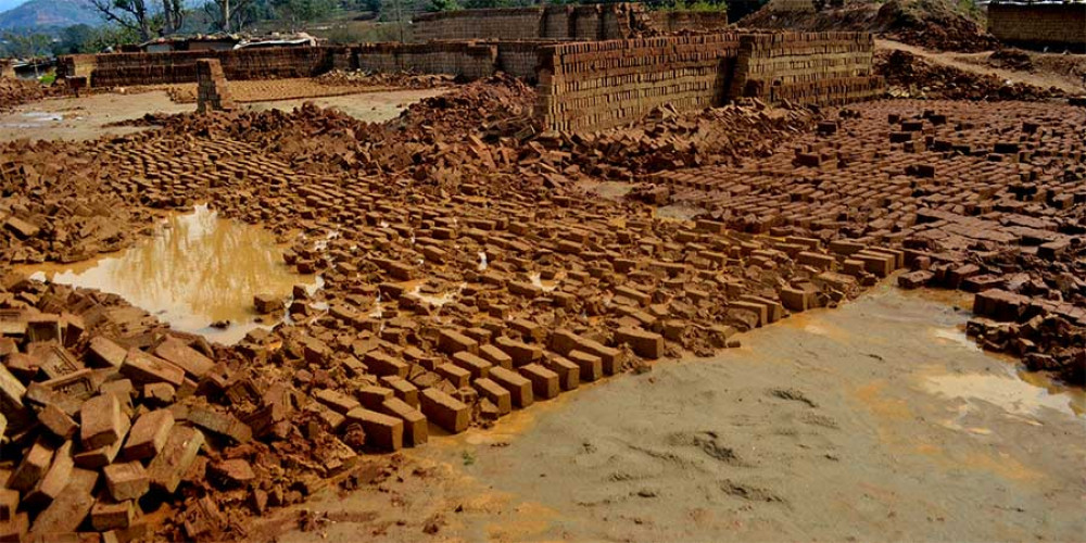 वर्षाले नौ करोडका इँटा नष्ट