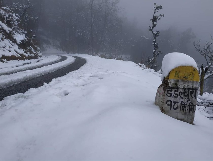 हिमपातको कारण डडेलधुरा सञ्चार र बिजुलीविहीन