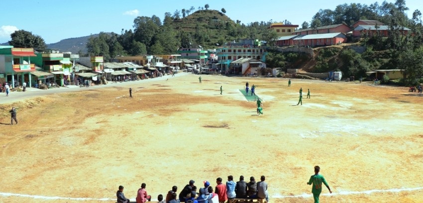 राखेपले अलपत्र छाडेको क्रिकेट मैदान बनाउँदै