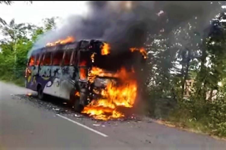 दुई स्कुल बसमा आगलागी