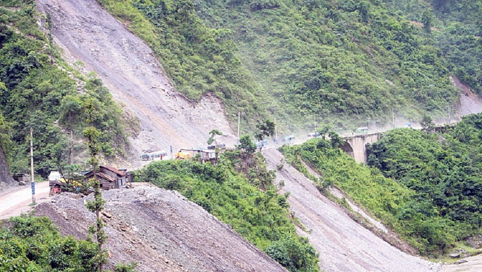 त्रिशूलीपारि सडक निर्माण गरिने