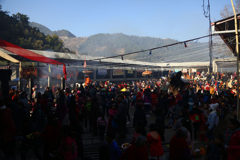डोलेश्वरदेखि कैलाशपतिसम्म दर्शनार्थीको घुइँचो