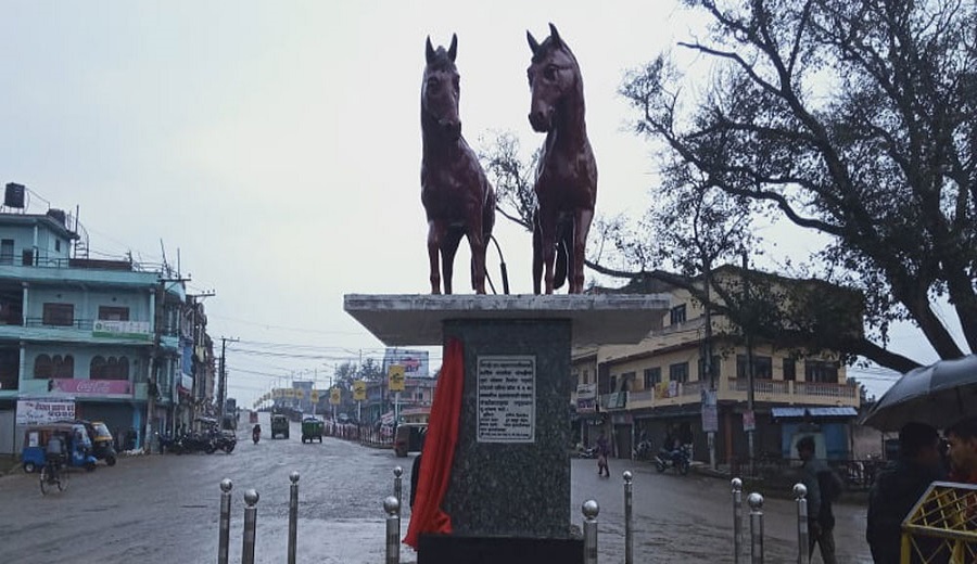 दाङको घोराहीमा इतिहास देखाउन घोडाको प्रतिमा