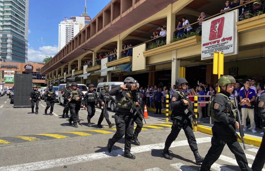 फिलिपिन्सको एक सपिङ मलमा ३० जना बन्धक